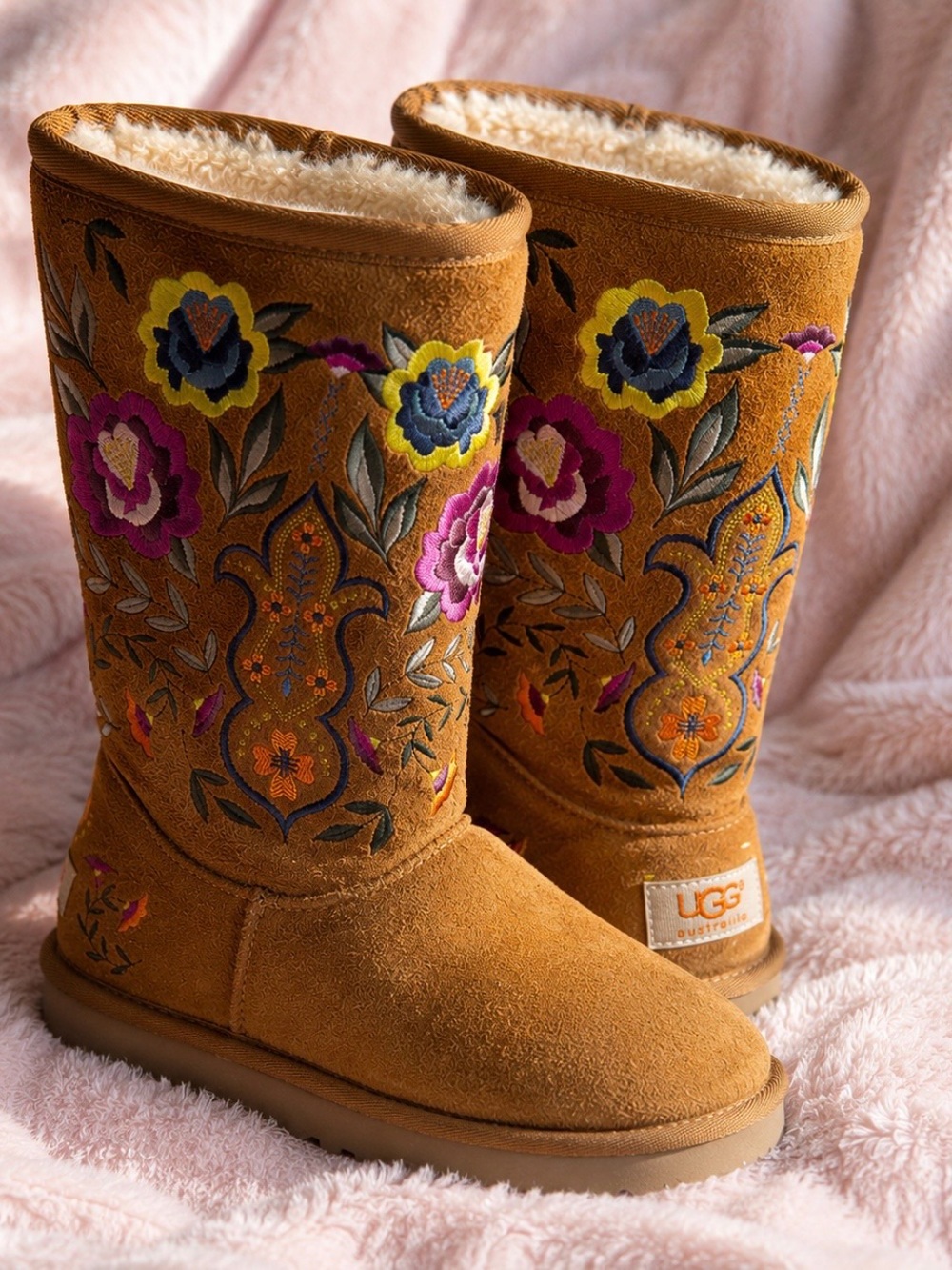 UGG Juliette Floral Embroidered Boots Excellent Condition Size 7 NWOT